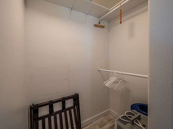 Walking closet