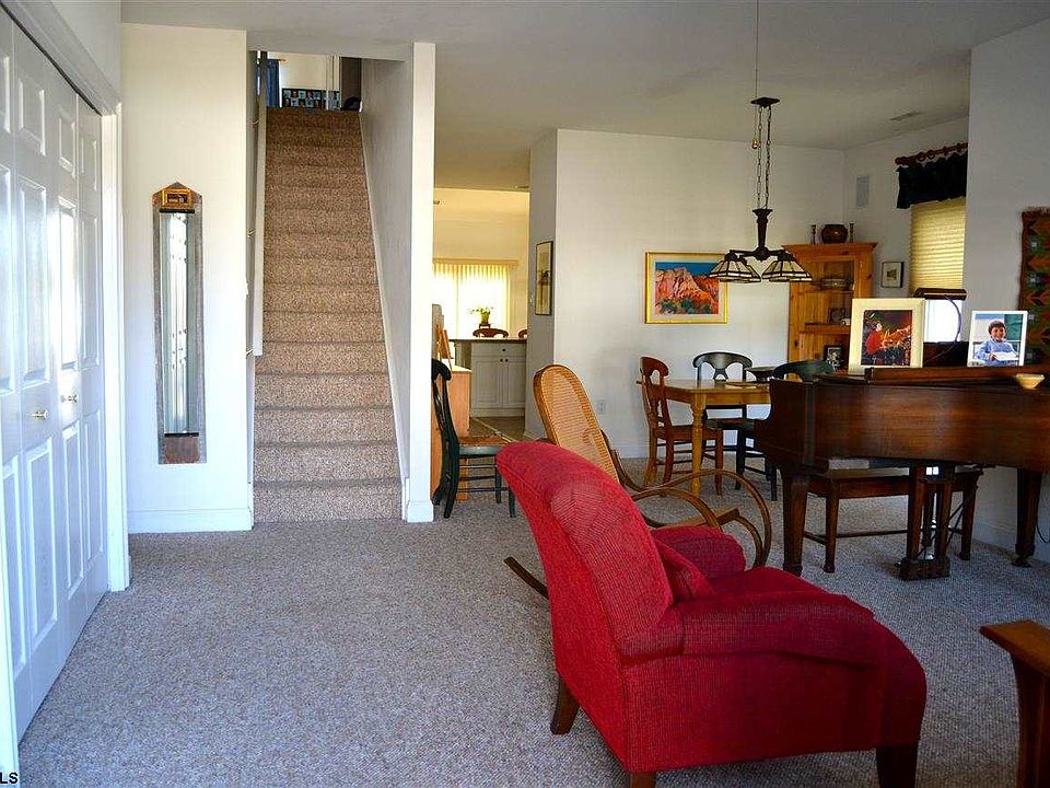 1st image of 8 W 28th St