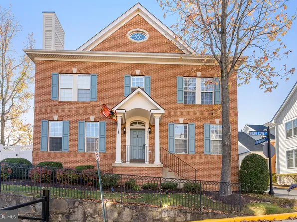 6985 Forepond Ct, Fort Belvoir, VA 22060