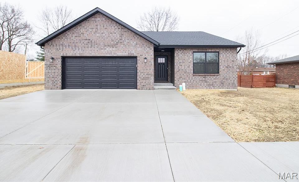 1st image of 6 Steele Dr