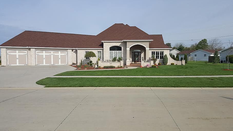 1st image of 150 Bordeaux Dr
