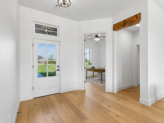 3rd image of 9560 Regado Ct