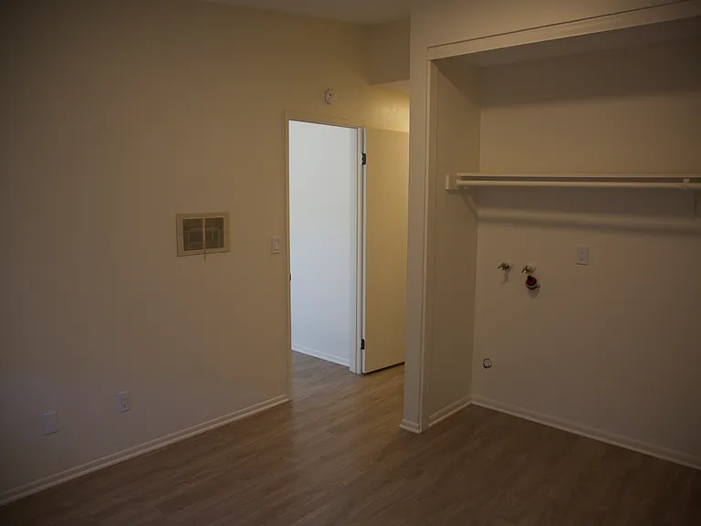 917 E Gutierrez St #917B — Photo 10