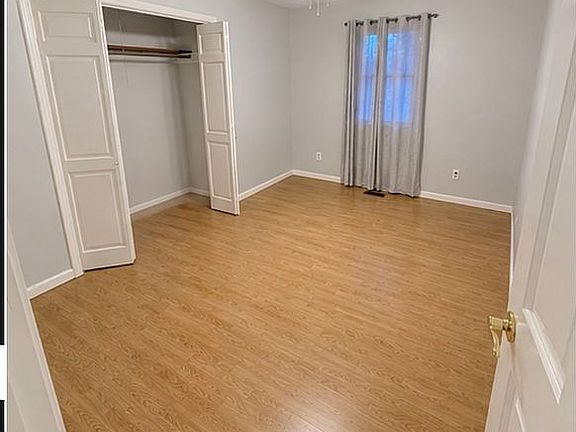 3rd image of 1310 Huntsmoor Rd