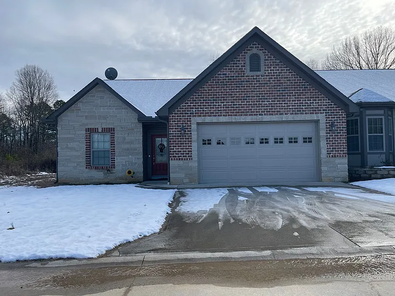 320 Deerfield Dr — Photo 1
