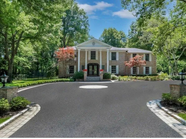11 Woodfield Lane, Old Brookville, NY 11545