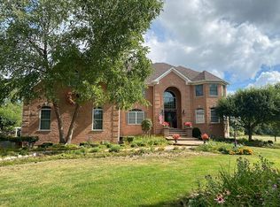 28452 Casey Ct, Lake Barrington, IL 60010