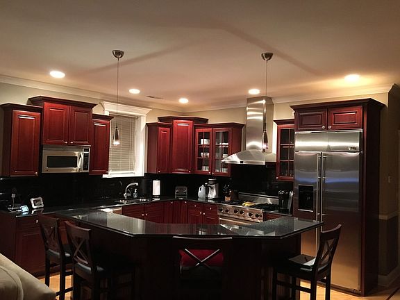 4th image of 828 W Aldine Ave APT 4