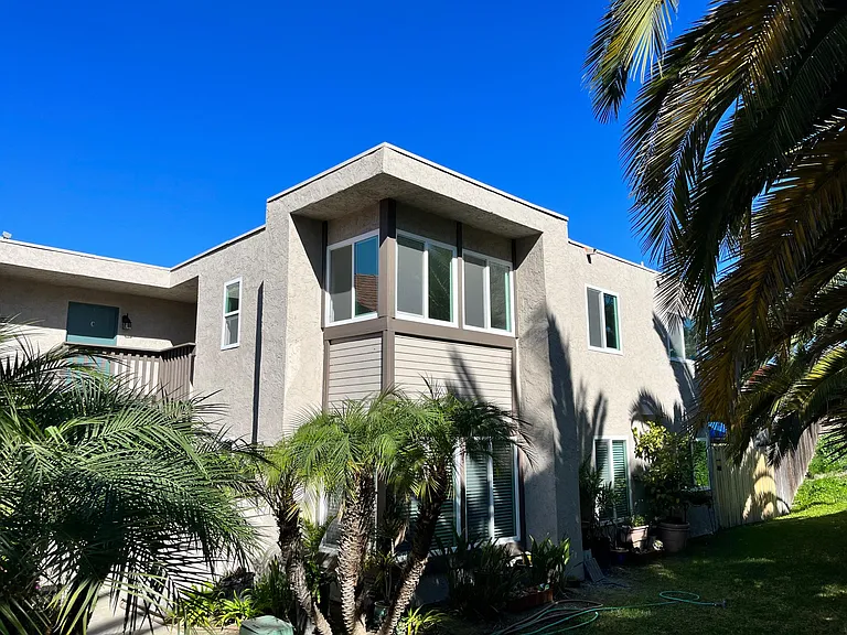 upstairs apartment, tons of windows & light: