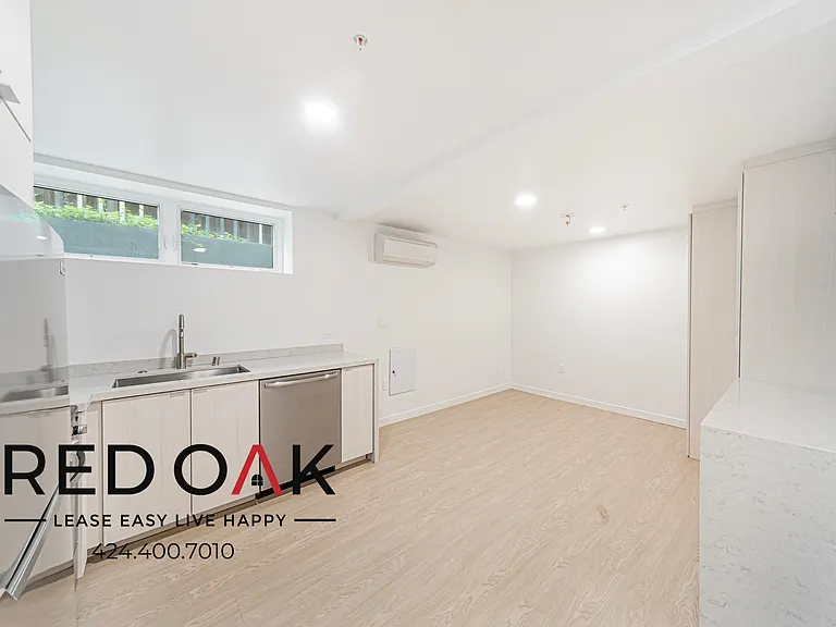 847 S Sherbourne Dr #13 — Photo 2