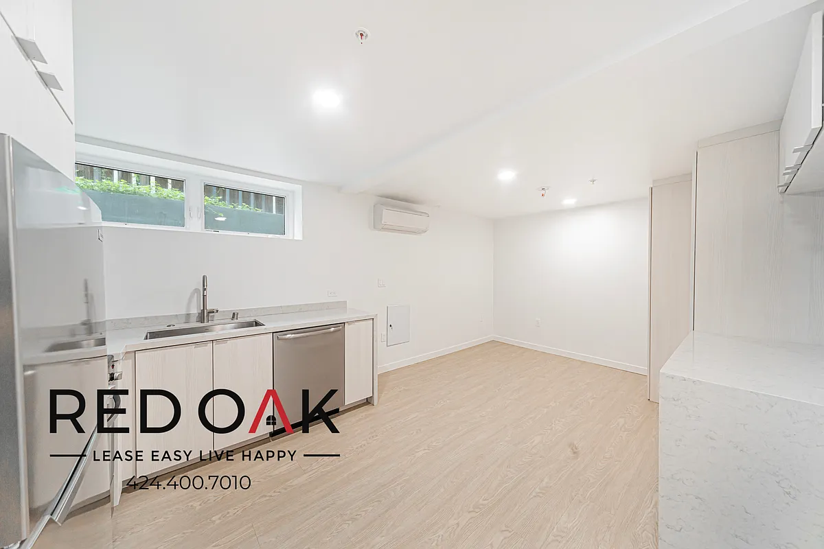 Building Photo - 847 S Sherbourne Dr #13