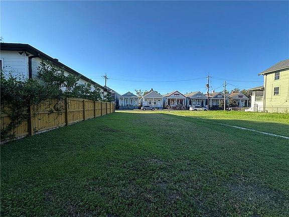 5th image of 3442 Magnolia St