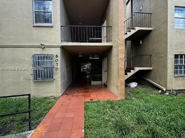 6070 W 18th Ave APT 206, Hialeah, FL 33012