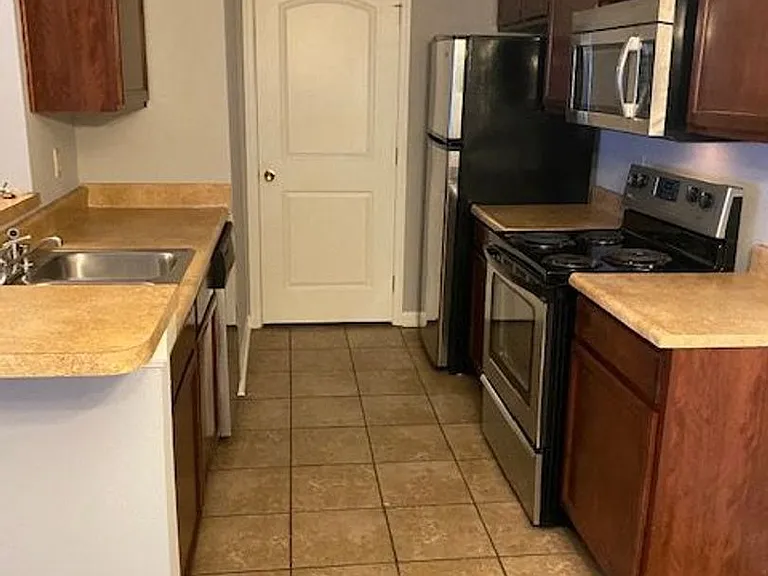 Ty Lane Apartments — Photo 10