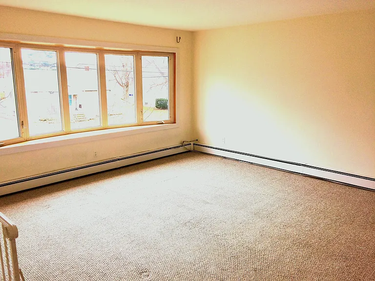141 Dunbar Ave — Photo 4