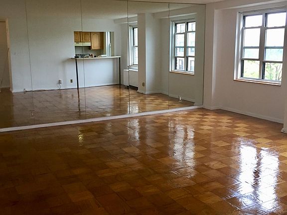 5th image of 225 Saint Pauls Ave #613