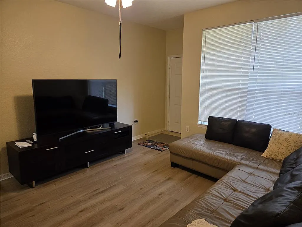 3 bed, 2.0 bath, 1194 sqft, $1,750 — Photo 3