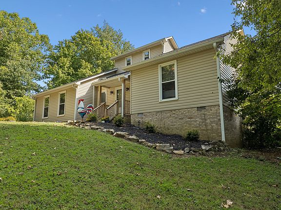 5th image of 629 Blue Ridge Dr