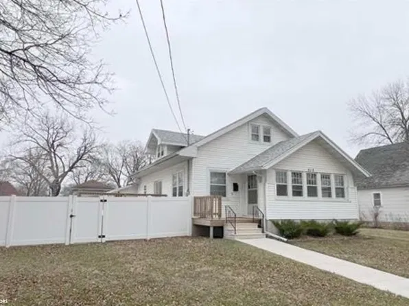 512 8th St NW, Mason City, IA 50401