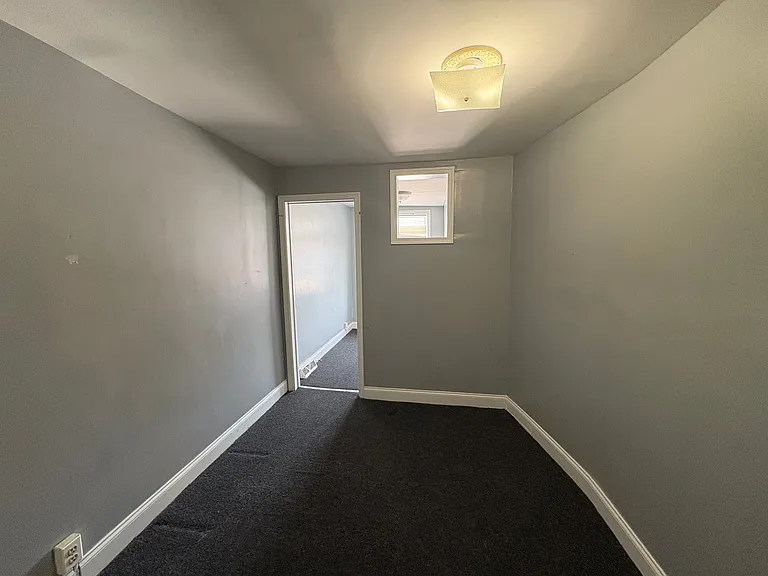 1521 Barclay St — Photo 7