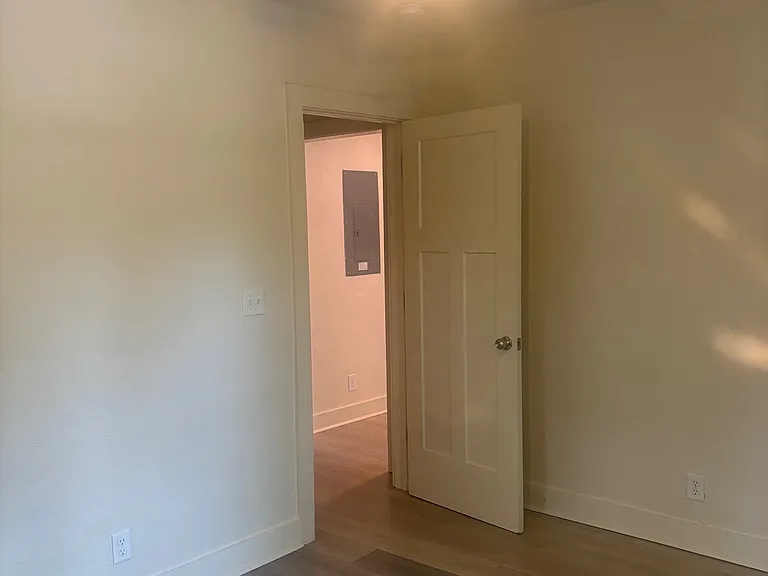 2748 E Surrey Dr — Photo 7