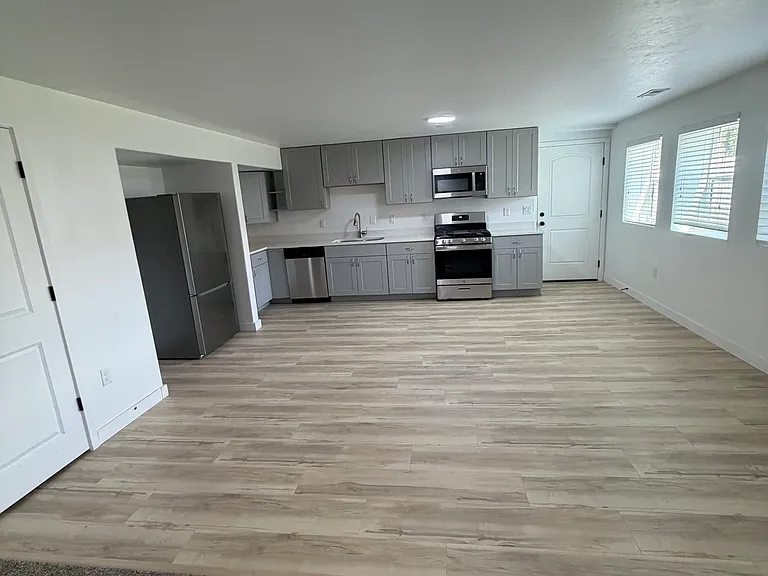 343 E 6725 S — Photo 2