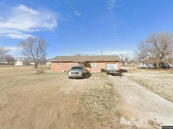 611 E 1st St, Watonga, OK 73772