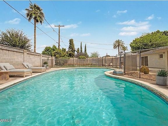 5th image of 210 E EL CAMINO Drive