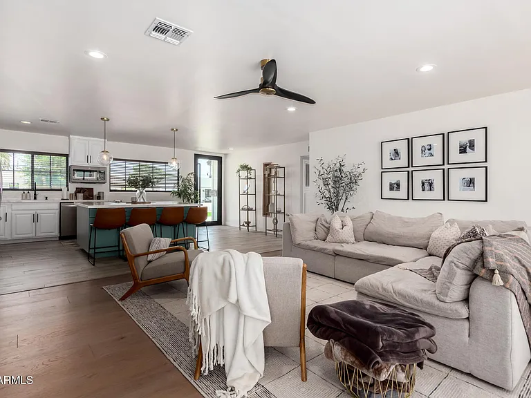 2544 E Pierson St — Photo 8