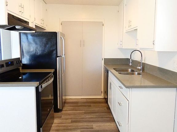 3rd image of 3101 E 6th St APT 3