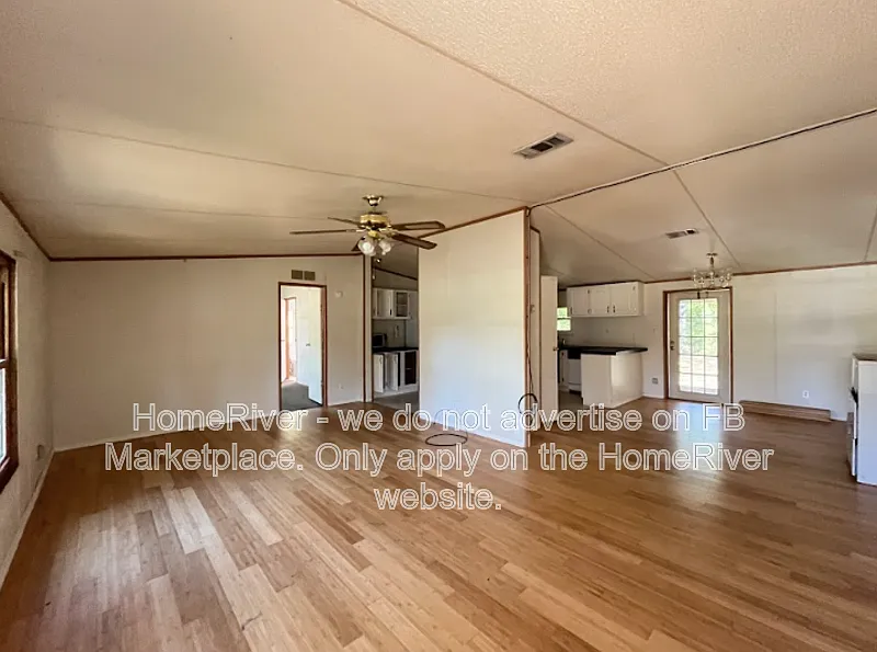 3 bed, 2.0 bath, 1568 sqft, $1,795 — Photo 2