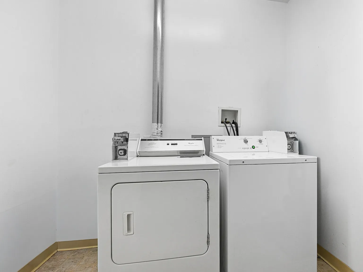 2 bed, 984 sqft, $2,550 — Photo 4