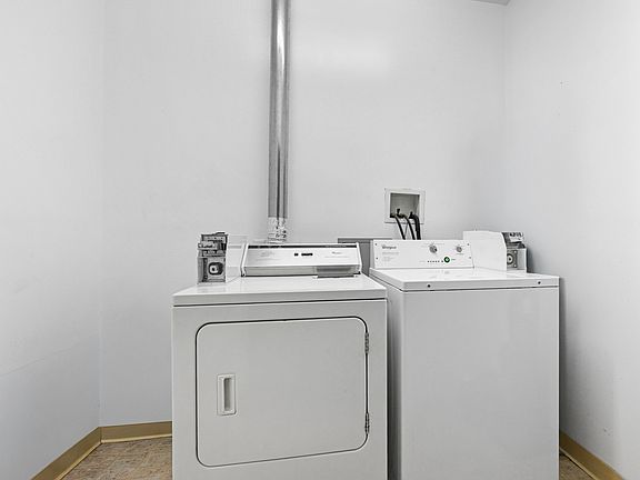 4th image of 287 Bloomfield Ave APT 2