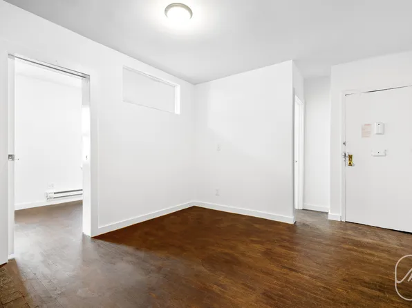 313 West 29th Street image 3 of 10