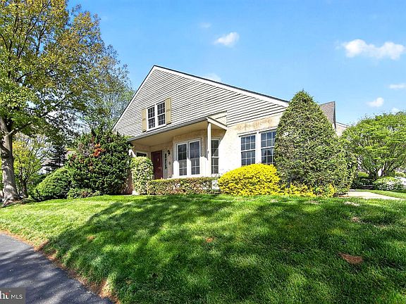 3rd image of 1200 Halifax Ct