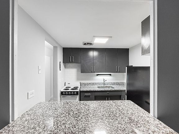 4th image of 6012 N Kenmore Ave #18933570