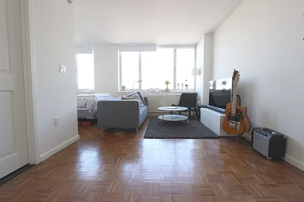 Rented by Dynamik Realty | media 11