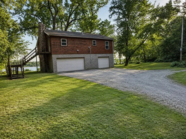 3996 Highway 22, Blue Grass, IA 52726