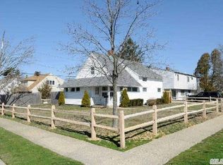 26 Lowland Rd, Levittown, NY 11756