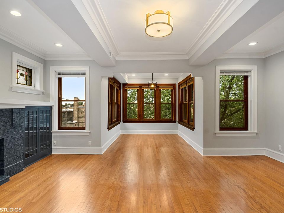 1st image of 1475 W Farragut Ave #3