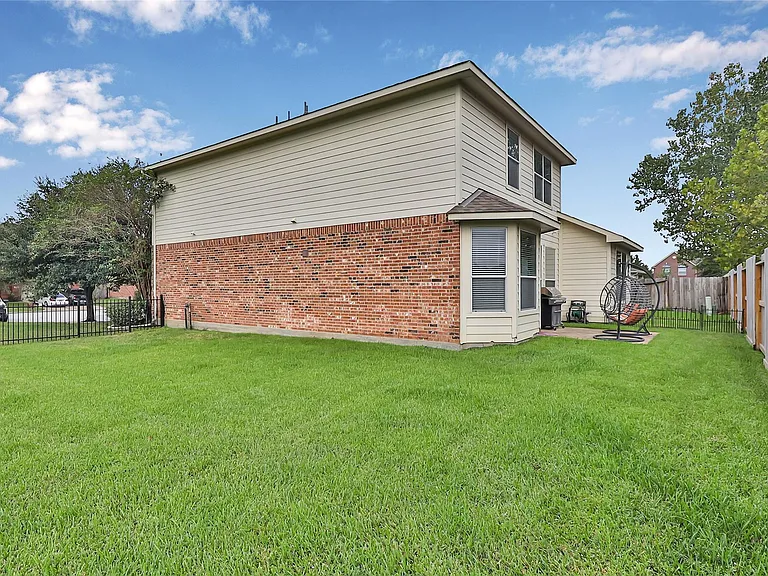 5915 Estonia Ct — Photo 33