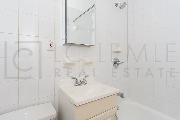 Rented by LC Lemle Real Estate Group | media 19