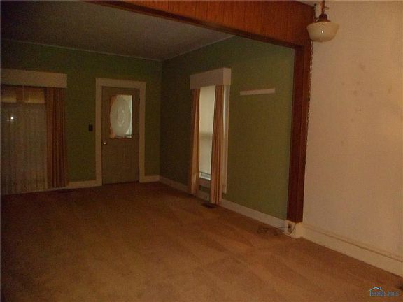 5th image of 513 E Washington St