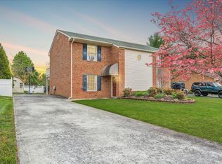 104 Hart Dr, Salem, VA 24153