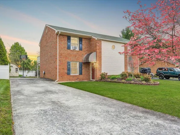 104 Hart Dr, Salem, VA 24153