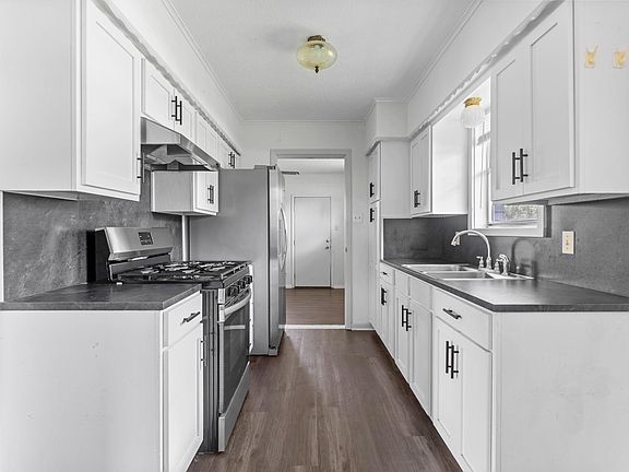 5th image of 147 9th St W