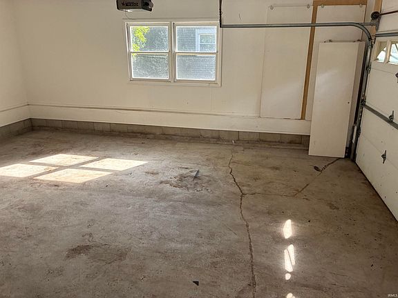 4th image of 748 W 9th St