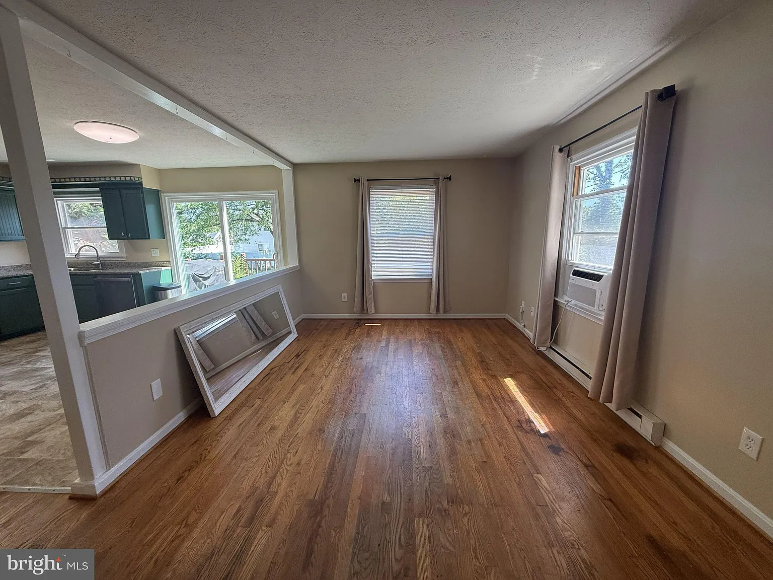 2 bed, 1.0 bath, 936 sqft, $1,700 — Photo 3