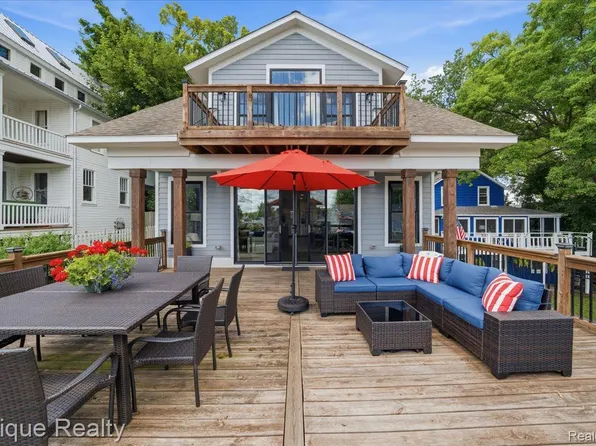 114 Bellevue Ave, Lake Orion, MI 48362
