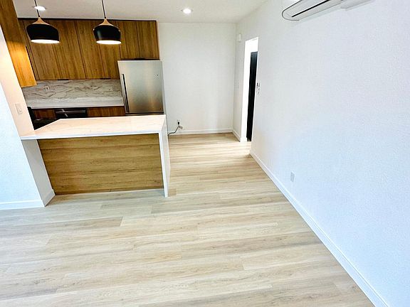 3rd image of 4360 Hamilton St #6